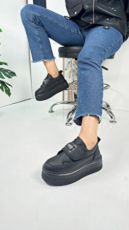 Günlük Kadın Sneaker Cırtlı Kalın Yüksek Taban Taş Detaylı Rahat Hafif  Ayakkabı 1111