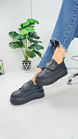 Günlük Kadın Sneaker Cırtlı Kalın Yüksek Taban Taş Detaylı Rahat Hafif  Ayakkabı 1111