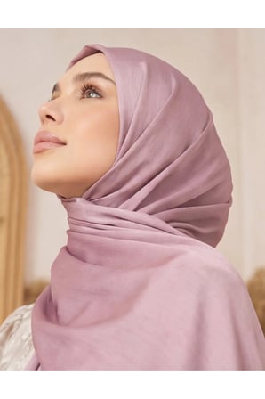 Kadın Tesettür Şal Janjan Şal Parlak Kaymayan Hafif Şık Tesettür Şal