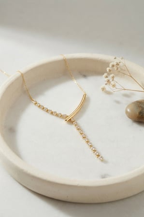 Pirinç Gold Renk Zirkon Taşlı Asimetrik Bar Model Kadın Kolye