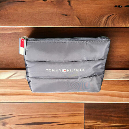 tommy hilfiger erkek seyehat  el çantası genişlik 24- derinlik-14 cm  VİNTAGE