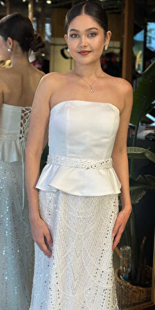 Beyaz Straplez Yaka  Kemerli Sırt Dekolteli Düz Kesim Pullu Boncuklu Uzun Abiye Elbise 11141-03