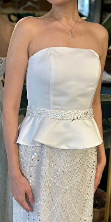 Beyaz Straplez Yaka  Kemerli Sırt Dekolteli Düz Kesim Pullu Boncuklu Uzun Abiye Elbise 11141-03