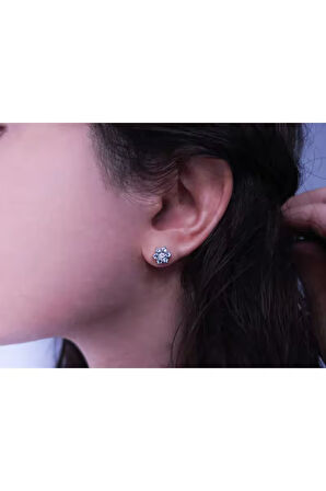 Pırlanta ve Sky Blue Topaz Taşlı Papatya Küpe