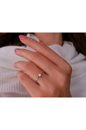 F Renk 0,14 Karat Pırlanta Tektaş Yüzük