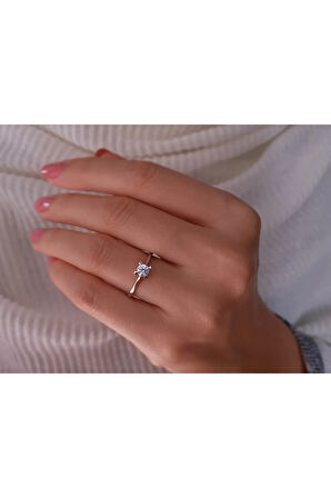 F Renk 0,31 Karat Pırlanta Tektaş Yüzük