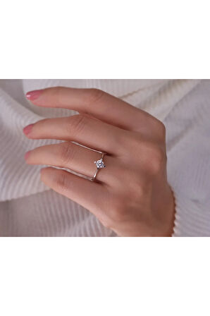 G Renk 0,37 Karat Pırlanta Tektaş Yüzük