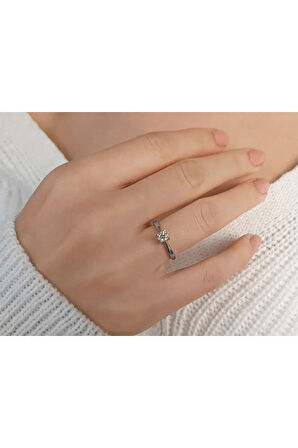 G Renk 0,32 Karat Pırlanta Tektaş Yüzük