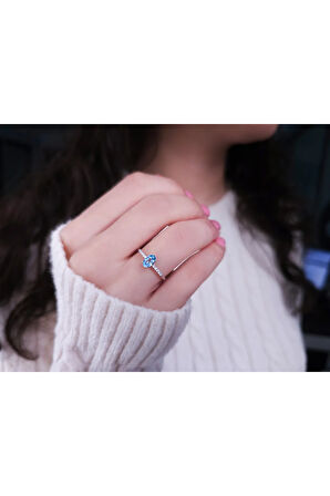 Pırlanta ve Oval Mavi Topaz Taşlı Yüzük