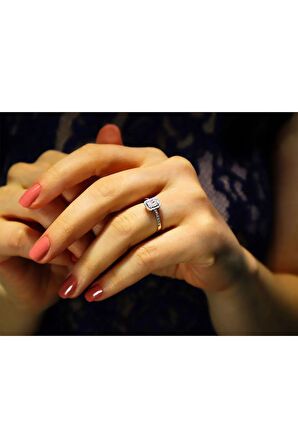 F Renk 0,40 Karat Baget Pırlanta Yüzük