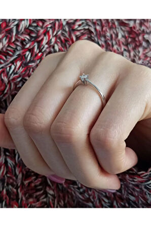F Renk 0,10 Karat Pırlanta Tektaş Yüzük