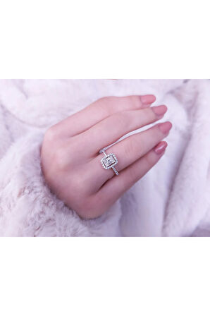 E Renk 0,44 Karat Baget Pırlanta Yüzük