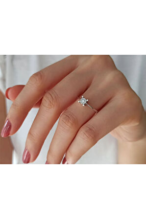 0,40 Karat Tektaş Görünümlü Kalpli Pırlanta Yüzük