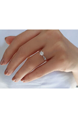 F Renk 0,40 Karat Pırlanta Tektaş Yüzük