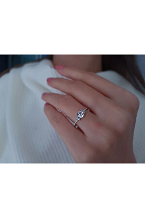 Pırlanta ve Beyaz Safir Taşlı Yüzük