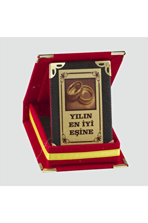 Yılın En İyi Eşine Plaketi