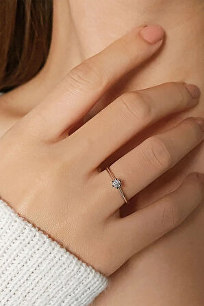 E Renk 0,12 Karat Pırlanta Tektaş Yüzük