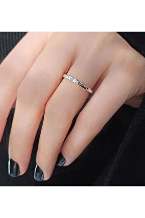 Pneuma Pırlanta Tektaş Yüzük