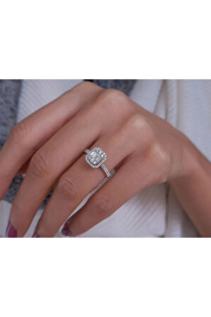 F Renk 0,70 Karat Baget Pırlanta Yüzük