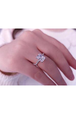 Pırlanta ve Beyaz Topaz Venüs Amara Yüzük 0623R0216