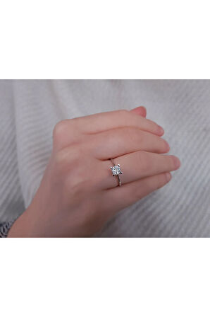 G Renk 0,48 Karat Pırlanta Tektaş Yüzük