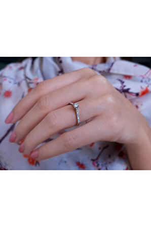 G Renk Toplam 0,32 Karat Pırlanta Tektaş Yüzük