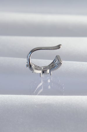 Meks Pirinç Gümüş Renk Zirkon Taşlı Küpe