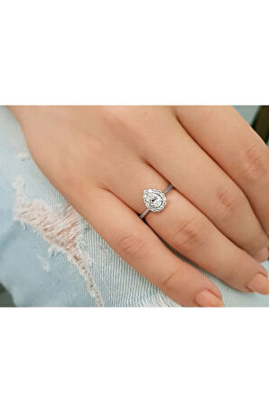 G Renk 0,68 Karat Damla Kesim Pırlanta Tektaş Yüzük