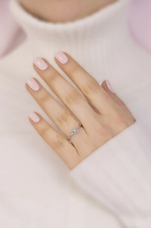 0,30 Karat Görünümlü Pırlanta Tektaş Yüzük