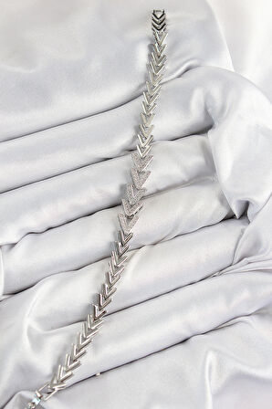 Pirinç Zirkon Taşlı Sıralı Ok Model Gümüş Renk Kadın Bileklik