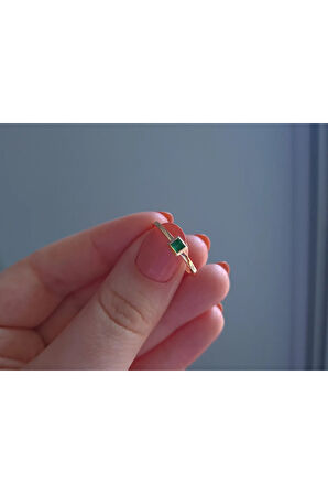 Prenses Kesim Zümrüt Taşlı Tektaş Yüzük