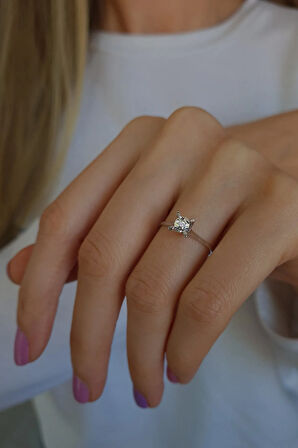 0,40 Karat Görünümlü Pırlanta Tektaş Yüzük