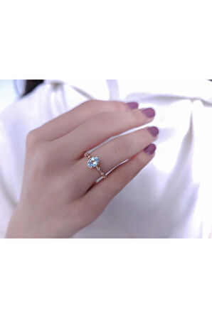 Pırlanta ve Sky Blue Topaz Taşlı Elena Yüzük