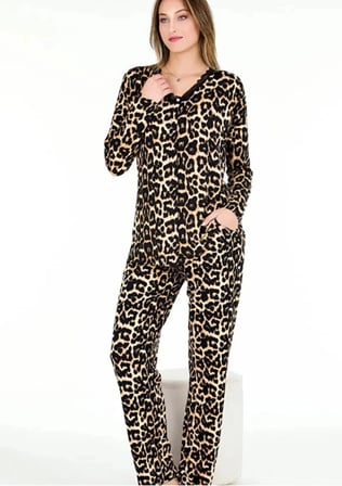 Yumuşacık Viskon Kumaş Leopar Desenli Düğmeli Uzun Kollu Pijama Takımı 11650