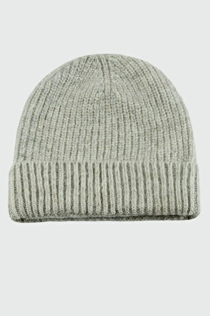 Katlamalı kadın Bere