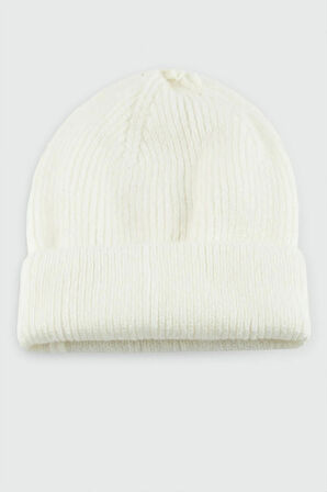 Katlamalı kadın Bere