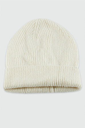 Katlamalı kadın Bere