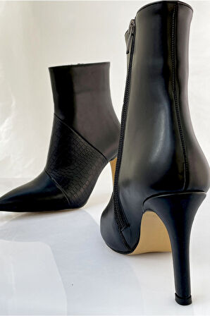 Bilekte Biten Ince Topuk Rugan Detaylı Fermuarlı Bot-Siyah-36