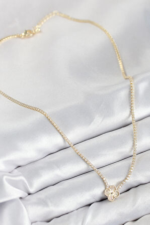 Pirinç Zirkon Taşlı Yonca Model Gold Renk Kadın Kolye