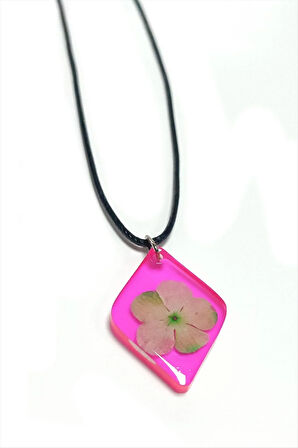 Kartopu Çiçeği Baklava Dilimli Epoksi Kolye