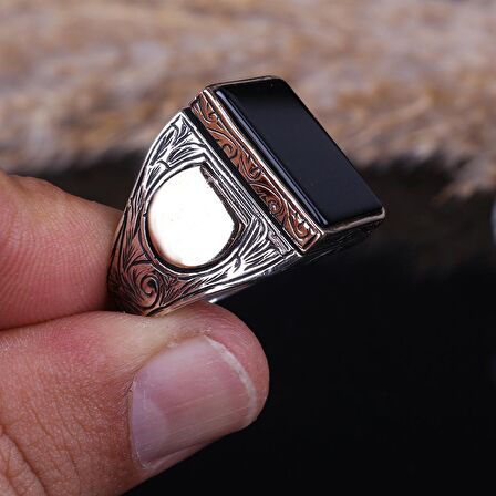 ONİKS TAŞLI KARE MODEL 925 AYAR ERKEK GÜMÜŞ YÜZÜK