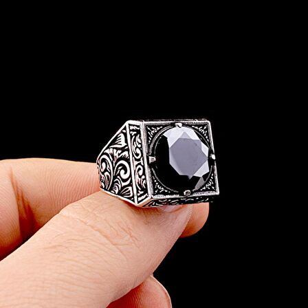 925 AYAR GÜMÜŞ KALEM İŞLEME MOTİFLİ ONIX TAŞLI YÜZÜK