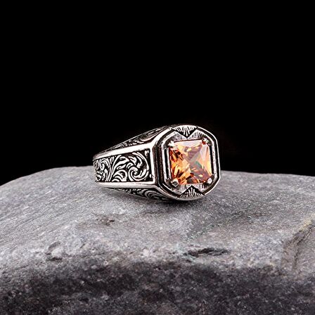 925 AYAR GÜMÜŞ KALEM İŞLEME MOTİF ZİRKON TAŞLI ERKEK YÜZÜK