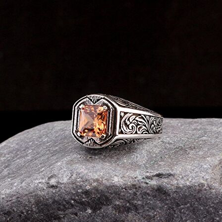 925 AYAR GÜMÜŞ KALEM İŞLEME MOTİF ZİRKON TAŞLI ERKEK YÜZÜK