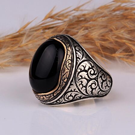 KALEM İŞLEME MOTİFLİ OVAL MODEL ONIX TAŞLI GÜMÜŞ YÜZÜK