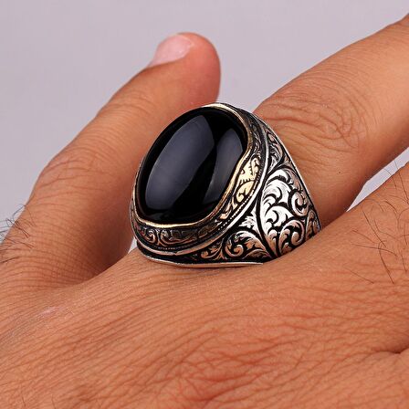 KALEM İŞLEME MOTİFLİ OVAL MODEL ONIX TAŞLI GÜMÜŞ YÜZÜK