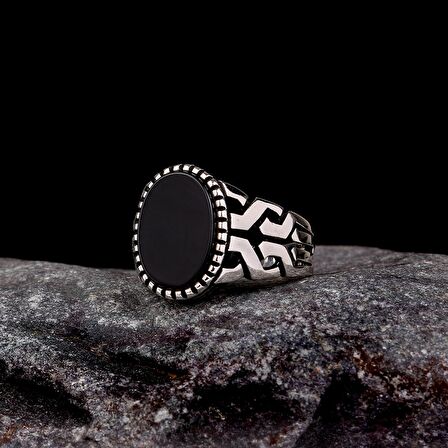 ONİX TAŞLI DESEN MOTİFLİ 925 AYAR GÜMÜŞ ERKEK YÜZÜK