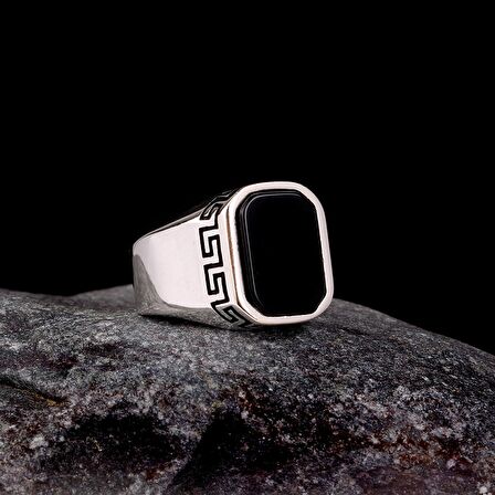 ONİX TAŞLI DESEN MOTİFLİ 925 AYAR GÜMÜŞ ERKEK YÜZÜK