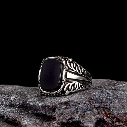 925 AYAR GÜMÜŞ ONİX TAŞLI DESEN MİTFLİ ERKEK YÜZÜK