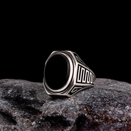 925 AYAR GÜMÜŞ ONİX TAŞLI DESEN MOTFLİ ERKEK YÜZÜK